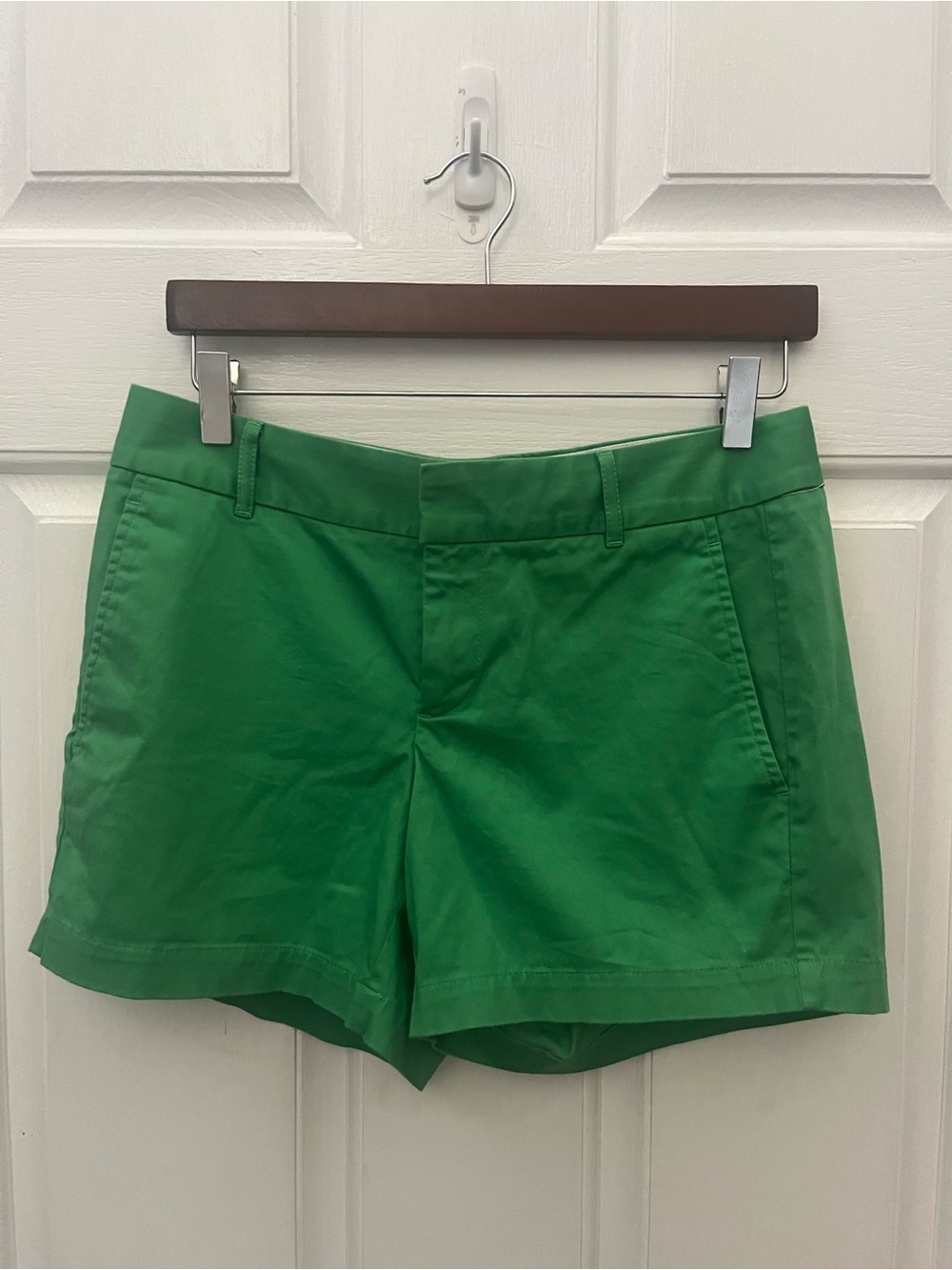 Pre-Owned Banana Republic Women’s Classic Green Cotton Shorts- Size 4